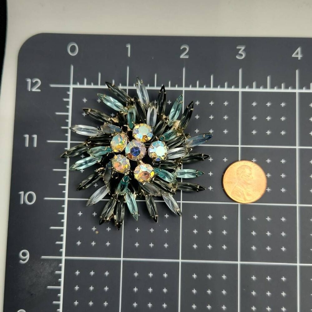 Vtg Unsigned Swirl Round Floral Burst Glass & AB Rhinestone Brooch Blue Gray OS - Picture 7 of 9